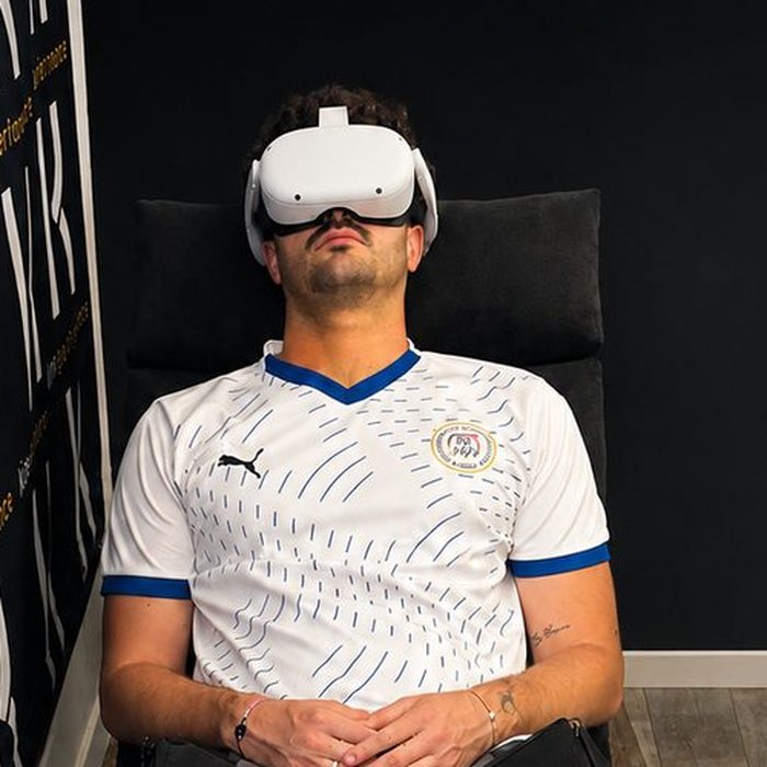 Casque de réalité virtuelle pendant une séance de pressothérapie